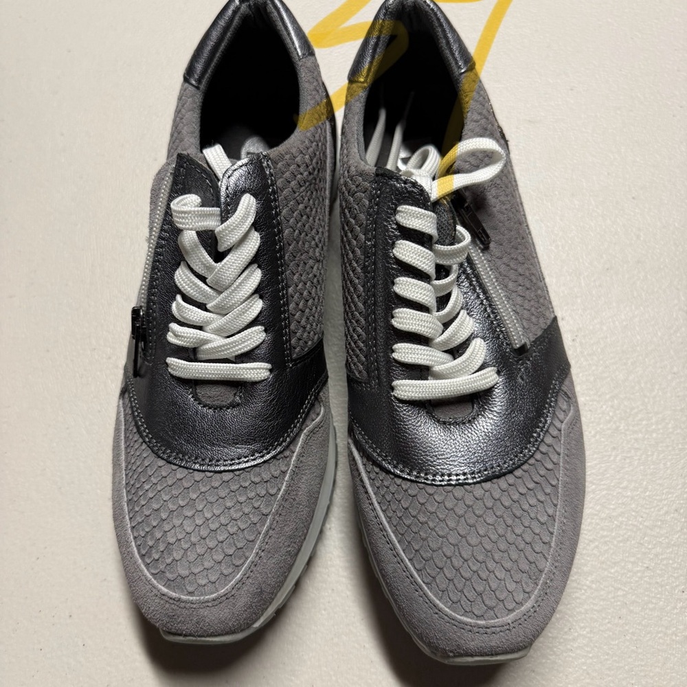 Men's Gray and Black Sneakers